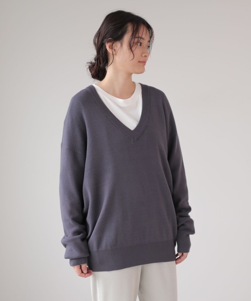 AMERICAN HOLIC（アメリカンホリック）の「深Vネックニットプルオーバー　＊（ニット/セーター・レディース・ブラック/ベージュ/オフホワイト/ブルー/モカ/テラコッタ・M/L）」の6枚目の写真