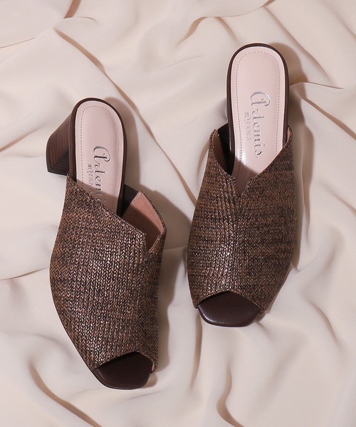 artemis by DIANA（アルテミスバイダイアナ）の「甲深ミュール（サンダル・レディース・ホワイト/ブラック/ベージュ/ブラウン・M/L/S/XL）」の4枚目の写真