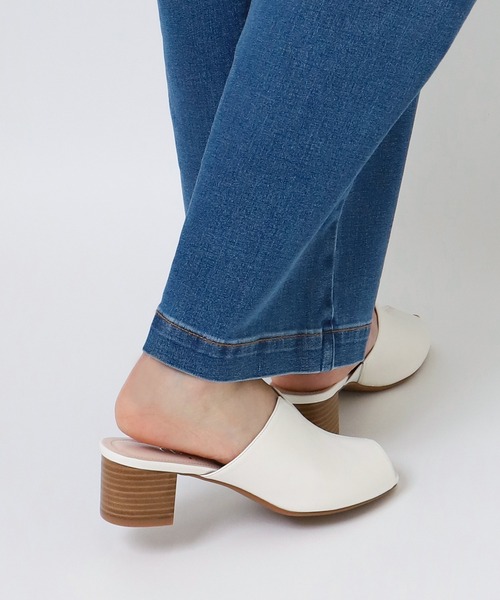 artemis by DIANA（アルテミスバイダイアナ）の「甲深ミュール（サンダル・レディース・ホワイト/ブラック/ベージュ/ブラウン・M/L/S/XL）」の5枚目の写真