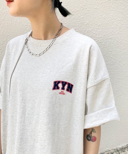 WHO'S WHO gallery（フーズフーギャラリー）の「【KOOKY'N/クーキー】フロッキーミニカレッジTEE（Tシャツ/カットソー・メンズ・ホワイト/アッシュグレー/ブラック/ブルー/グリーン・FREE）」の12枚目の写真