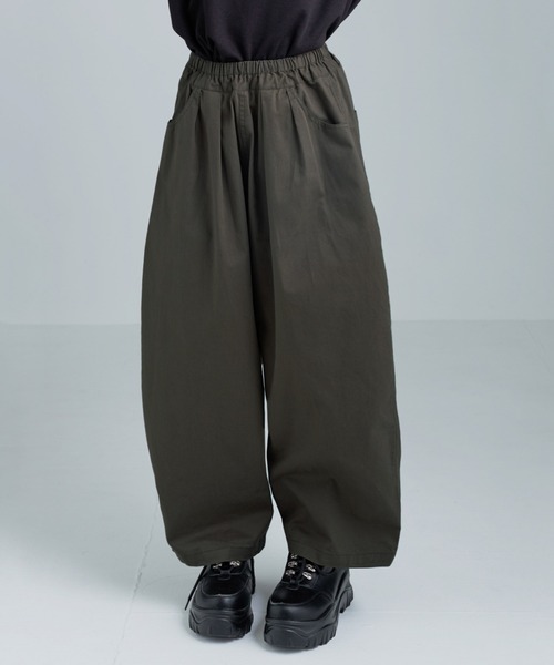 ADRER（アドラー）の「【ADRER】loose silhouette easy balloon pants/ルーズシルエットイージーバルーンパンツ（その他パンツ・メンズ・ホワイト/ブラック×カーキ・SMALL/MEDIUM/LARGE/X-SMALL）」の16枚目の写真