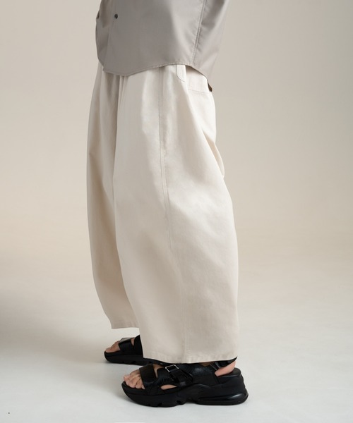 ADRER（アドラー）の「【ADRER】loose silhouette easy balloon pants/ルーズシルエットイージーバルーンパンツ（その他パンツ・メンズ・ホワイト/ブラック×カーキ・SMALL/MEDIUM/LARGE/X-SMALL）」の5枚目の写真