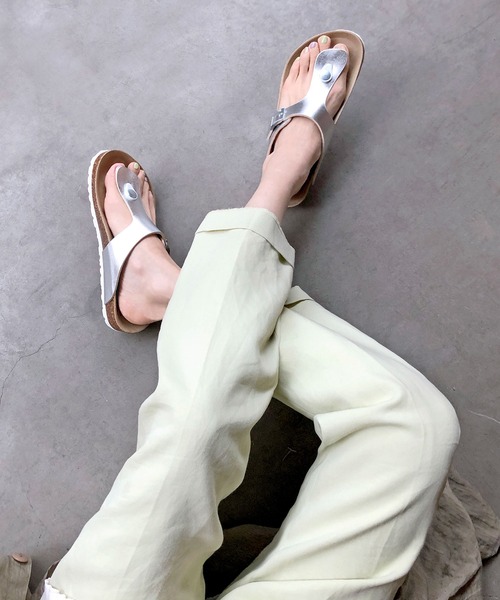 enchanted(エンチャンテッド)の「トングスバックルフラットサンダル(サンダル・レディース・ブラック/シルバー/ブロンズ/パイソン/ホワイト・LL/S/M/L)」の3枚目の写真