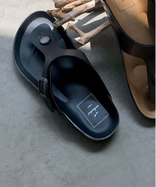 enchanted(エンチャンテッド)の「トングスバックルフラットサンダル(サンダル・レディース・ブラック/シルバー/ブロンズ/パイソン/ホワイト・LL/S/M/L)」の1枚目の写真