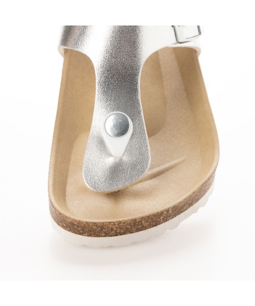 enchanted(エンチャンテッド)の「トングスバックルフラットサンダル(サンダル・レディース・ブラック/シルバー/ブロンズ/パイソン/ホワイト・LL/S/M/L)」の6枚目の写真