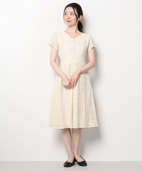 ASTORIA ODIER(アストリアオディール)の「パール付きレースワンピース(ワンピース・レディース・ホワイト/ブラック/サックスブルー・MEDIUM)」の15枚目の写真
