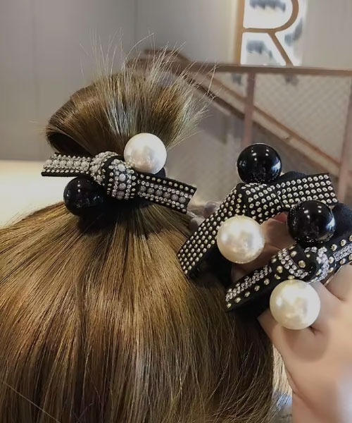 TONE SELECT GOODS(トーンセレクトグッズ)の「【resonance】エレガンス パール スタッズデザイン ヘアゴム(ヘアゴム・レディース・ブラック系その他/ブラック系その他2/ブラック系その他3・FREE)」の5枚目の写真