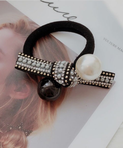TONE SELECT GOODS(トーンセレクトグッズ)の「【resonance】エレガンス パール スタッズデザイン ヘアゴム(ヘアゴム・レディース・ブラック系その他/ブラック系その他2/ブラック系その他3・FREE)」の4枚目の写真
