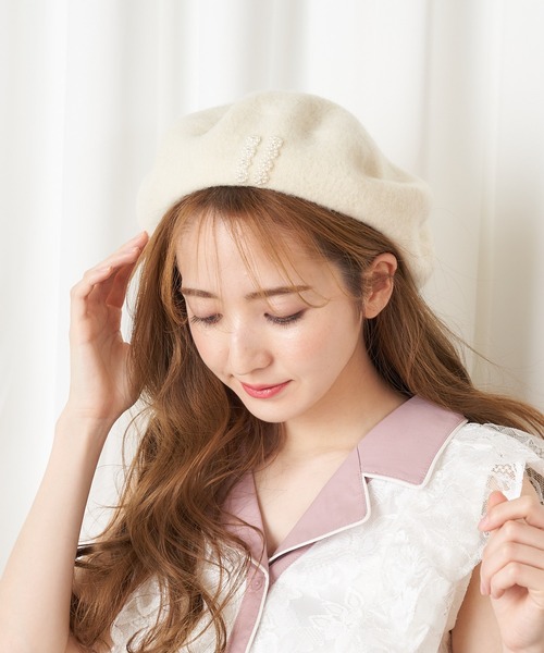 MIIA（ミーア）の「パール付きベレー（ハンチング/ベレー帽・レディース・ブラック/ベージュ/オフホワイト・FREE）」の2枚目の写真