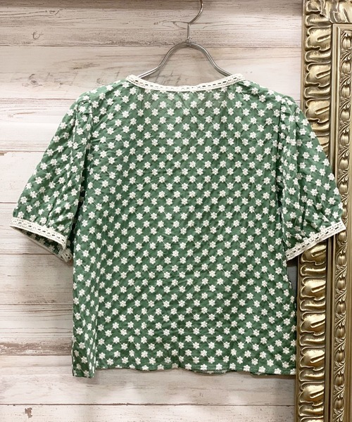 Jewelobe（ジュエローブ）の「花刺繍Vネックブラウス（シャツ/ブラウス・レディース・オレンジ/グリーン/ブラック・FREE）」の4枚目の写真
