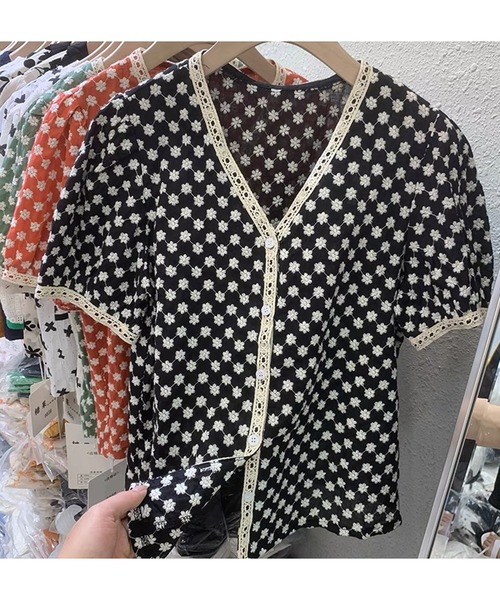 Jewelobe（ジュエローブ）の「花刺繍Vネックブラウス（シャツ/ブラウス・レディース・オレンジ/グリーン/ブラック・FREE）」の7枚目の写真