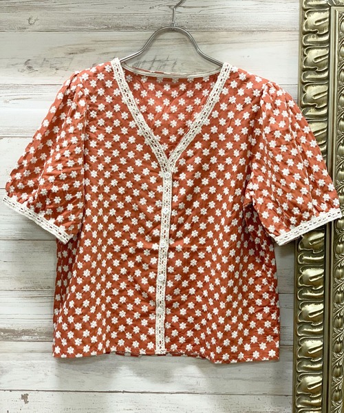 Jewelobe（ジュエローブ）の「花刺繍Vネックブラウス（シャツ/ブラウス・レディース・オレンジ/グリーン/ブラック・FREE）」の17枚目の写真