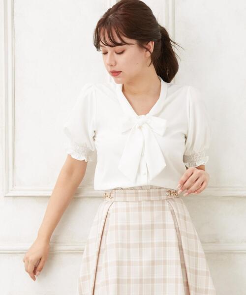 Allamanda(アラマンダ)の「ボウタイパフ/ブラウス(シャツ/ブラウス・レディース・ブラウン系その他2/ブラウン系4/オフホワイト・M)」の2枚目の写真