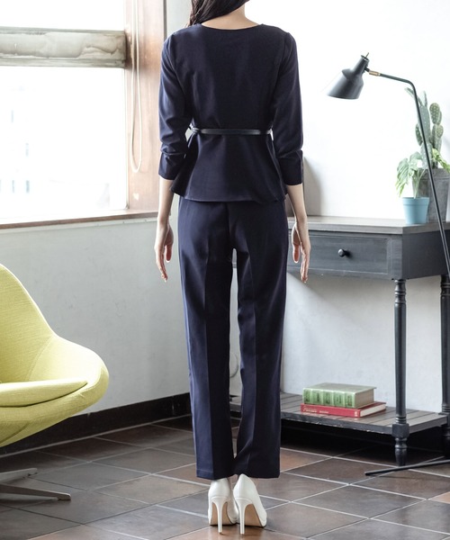Julia Boutique(ジュリアブティック)の「ベルト付きペプラムトップス×ストレートパンツセットアップ/21543(アンサンブル・レディース・ネイビー/ブラック・ONE)」の16枚目の写真