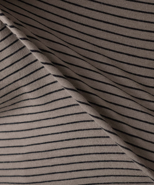 ABAHOUSE(アバハウス)の「【ノンストレス】COTTON LYCRA 圧着 クルーネック Tシャツ(Tシャツ/カットソー・メンズ・ブラック/ホワイト/ベージュ・44/48/46)」の4枚目の写真