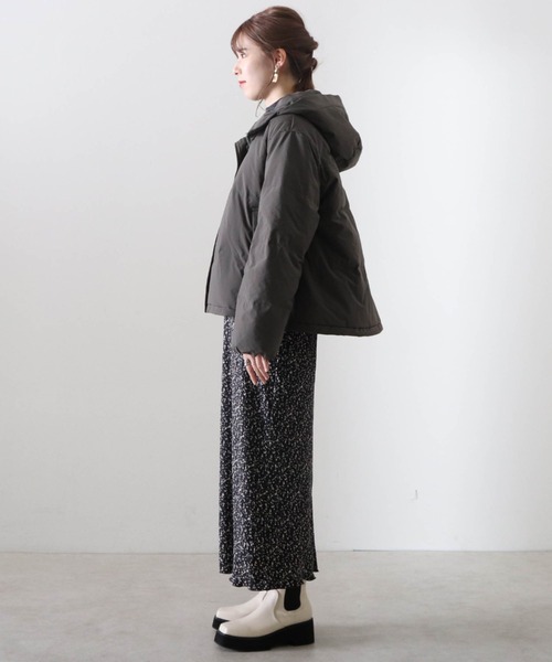 Cheek(チーク)の「ボリュームフーディーショートダウン(ダウンジャケット/コート・レディース・チャコールグレー/ブラック/アイボリー・MEDIUM)」の16枚目の写真