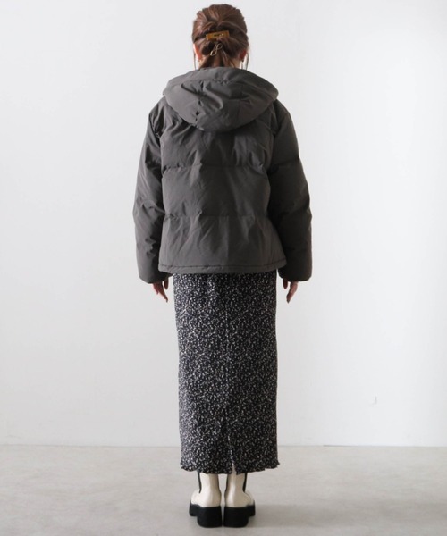 Cheek(チーク)の「ボリュームフーディーショートダウン(ダウンジャケット/コート・レディース・チャコールグレー/ブラック/アイボリー・MEDIUM)」の21枚目の写真