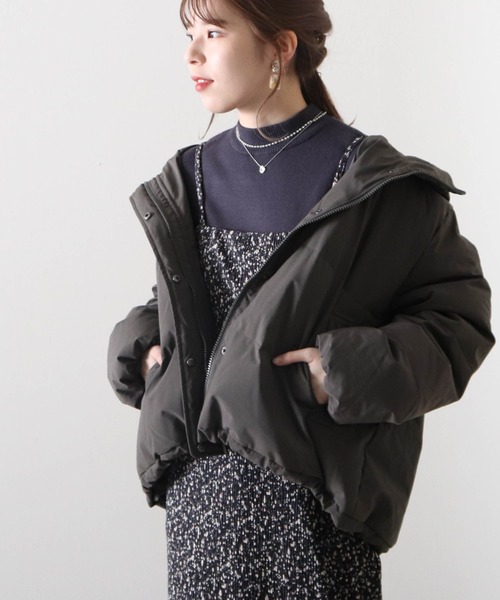 Cheek(チーク)の「ボリュームフーディーショートダウン(ダウンジャケット/コート・レディース・チャコールグレー/ブラック/アイボリー・MEDIUM)」の5枚目の写真