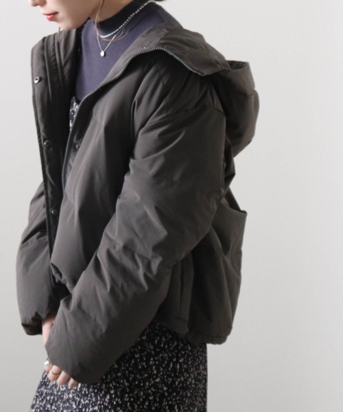 Cheek(チーク)の「ボリュームフーディーショートダウン(ダウンジャケット/コート・レディース・チャコールグレー/ブラック/アイボリー・MEDIUM)」の18枚目の写真