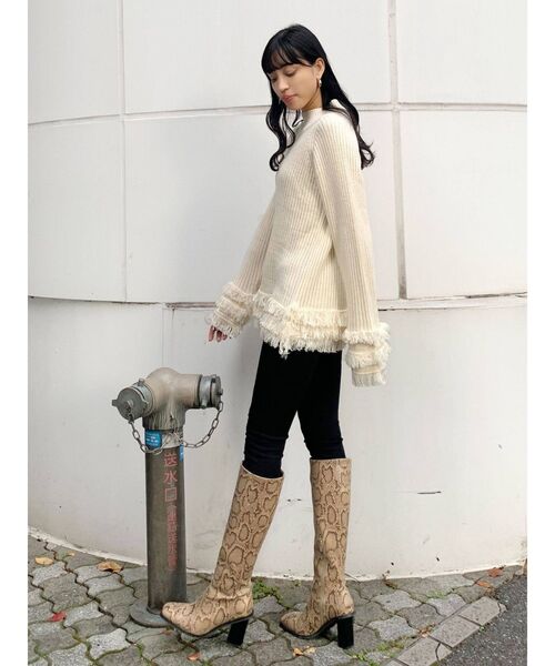 EMODA（エモダ）の「タートルネックフリンジニット（ニット/セーター・レディース・アイボリー/グリーン/ブラック・FREE）」の8枚目の写真