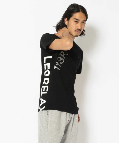 1piu1uguale3 RELAX（ウノピュウノウグァーレトレリラックス）の「【別注】1PIU1UGUALE3 RELAX/ウノピゥ ウノ ウグァーレ トレ リラックス/ランダムラインストーン ロゴTシャツ（Tシャツ/カットソー・メンズ・ホワイト/ブラック・SMALL/MEDIUM/LARGE/X-LARGE/XX-LARGE）」の8枚目の写真