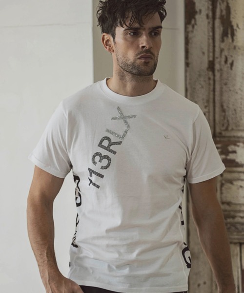 1piu1uguale3 RELAX（ウノピュウノウグァーレトレリラックス）の「【別注】1PIU1UGUALE3 RELAX/ウノピゥ ウノ ウグァーレ トレ リラックス/ランダムラインストーン ロゴTシャツ（Tシャツ/カットソー・メンズ・ホワイト/ブラック・SMALL/MEDIUM/LARGE/X-LARGE/XX-LARGE）」の9枚目の写真