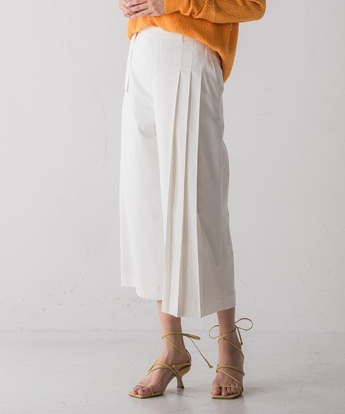 socolla（ソコラ）の「【2022SS叶えるシリーズ】MIRANDAサイドプリーツワイドパンツ（その他パンツ・レディース・ブラック/パープル/オフホワイト・S/M）」の2枚目の写真