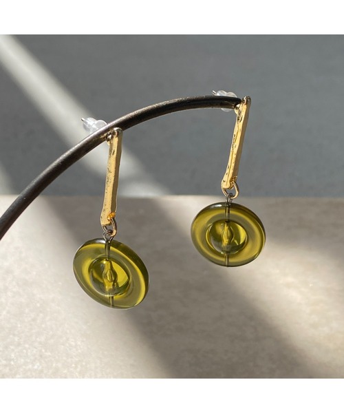 tone（トーン）の「【-lensa-】オリーブ×ゴールドの大人ピアス(MA)（ピアス（両耳用）・レディース・グリーン・FREE）」の4枚目の写真