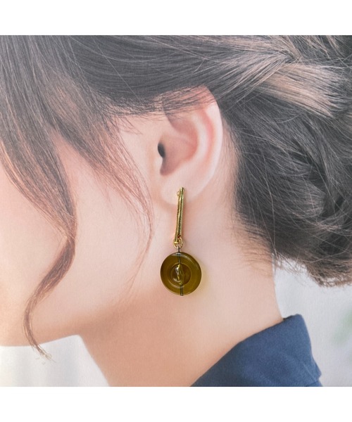 tone（トーン）の「【-lensa-】オリーブ×ゴールドの大人ピアス(MA)（ピアス（両耳用）・レディース・グリーン・FREE）」の8枚目の写真