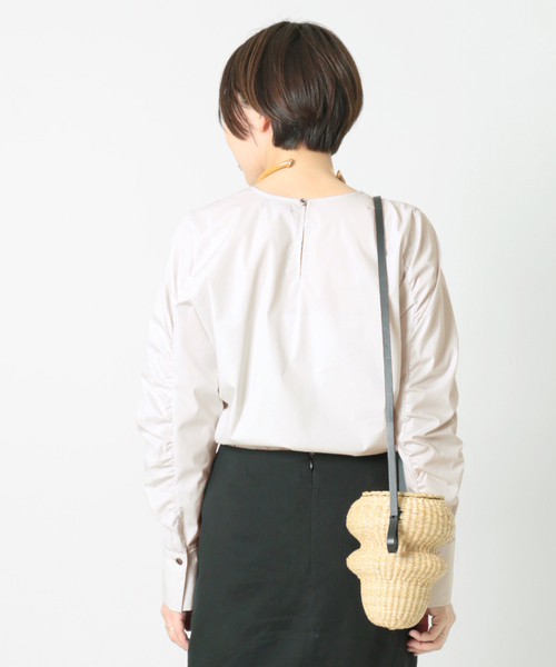 journal standard L'essage(ジャーナルスタンダードレサージュ)の「ギャザークルーブラウス(シャツ/ブラウス・レディース・ホワイト/ブラック/グレー・FREE)」の21枚目の写真