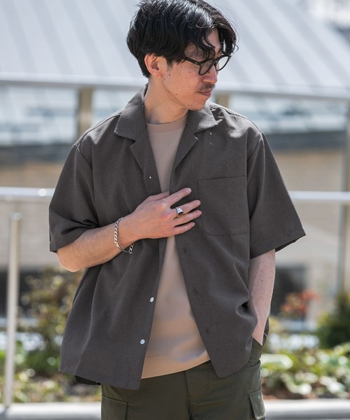 ITEMS URBANRESEARCH（アイテムズ アーバンリサーチ）の「イージーケア オープンカラー半袖トロシャツ（シャツ/ブラウス・メンズ・チャコールグレー/ダークブラウン/ベージュ/パープル・MEDIUM/LARGE）」の2枚目の写真