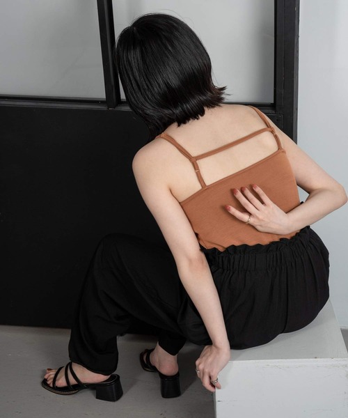 lawgy（ラウジー）の「neck line arrange cami（キャミソール・レディース・ブラック/アイボリー/ブラウン系・FREE）」の7枚目の写真