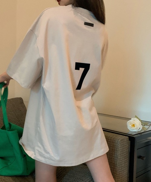 meJane(ミージェーン)の「7ナンバリングバックプリントロゴ大人ハンサムTシャツ【ZOZOTOWN限定】(Tシャツ/カットソー・レディース・ホワイト/ブラック/グレイッシュベージュ・FREE)」の5枚目の写真