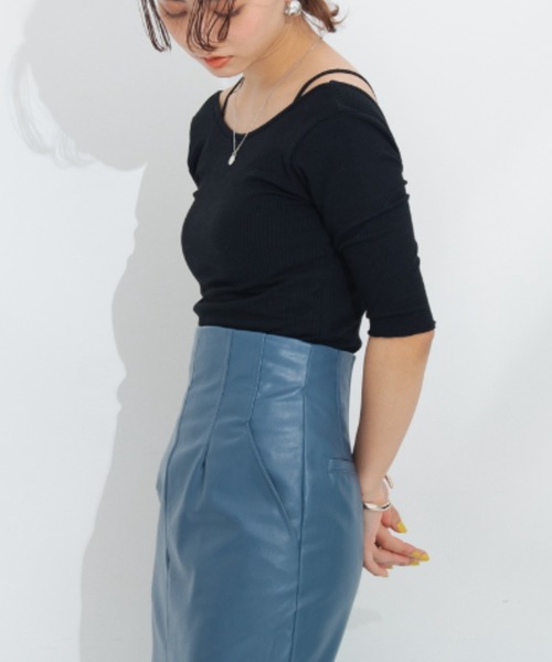 HANNE(アン)の「バックオープンレーヤードカットソー(Tシャツ/カットソー・レディース・ホワイト/ブラック/ブラウン・フリー)」の5枚目の写真