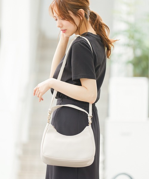 Honeys（ハニーズ）の「ハーフムーンハンドＢａｇ（ハンドバッグ・レディース・グリーン/ブラック/アイボリー/ブラウン・FREE）」の20枚目の写真