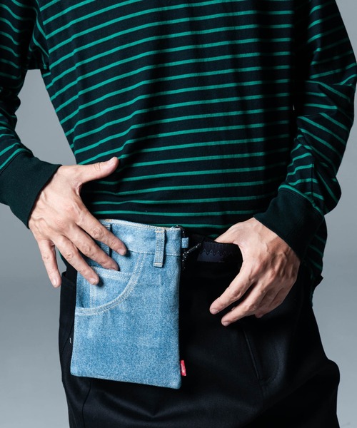 glamb(グラム)の「Denim Sacoche Bag / デニムサコッシュバッグ(ボディバッグ/ウエストポーチ・メンズ・ライトインディゴブルー・FREE)」の8枚目の写真
