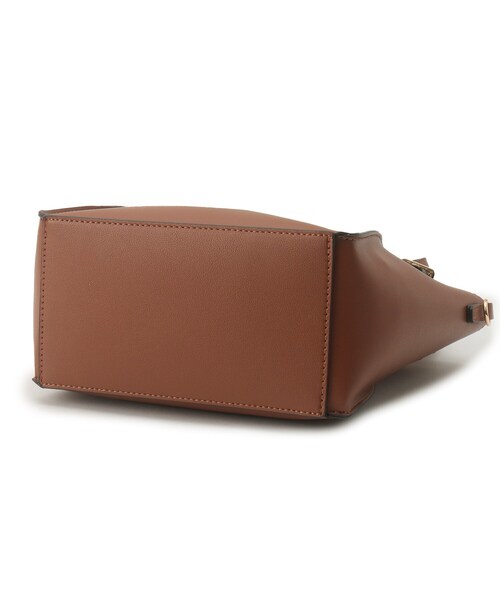 SHOO・LA・RUE（シューラルー）の「◆【2way】高見え！スカーフ付き一枚革風トート（ショルダーバッグ・レディース・ブラック/グレー/キャメル/レッド系1・00）」の8枚目の写真