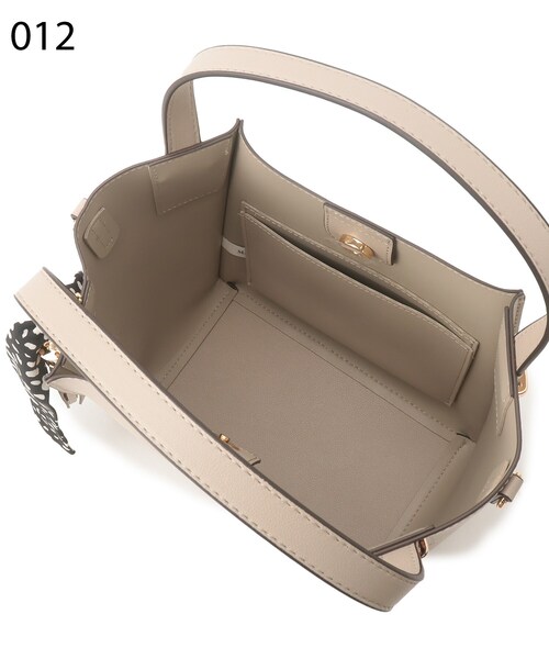 SHOO・LA・RUE（シューラルー）の「◆【2way】高見え！スカーフ付き一枚革風トート（ショルダーバッグ・レディース・ブラック/グレー/キャメル/レッド系1・00）」の9枚目の写真