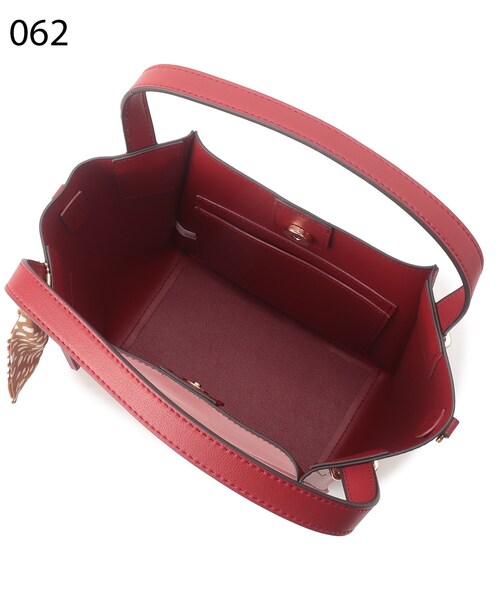 SHOO・LA・RUE（シューラルー）の「◆【2way】高見え！スカーフ付き一枚革風トート（ショルダーバッグ・レディース・ブラック/グレー/キャメル/レッド系1・00）」の11枚目の写真