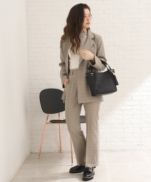 SHOO・LA・RUE（シューラルー）の「◆【2way】高見え！スカーフ付き一枚革風トート（ショルダーバッグ・レディース・ブラック/グレー/キャメル/レッド系1・00）」の19枚目の写真