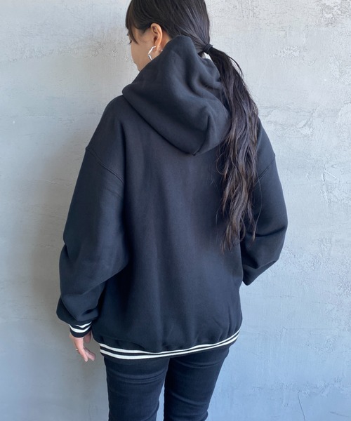 Russell Athletic（ラッセルアスレティック）の「[RUSSELL ATHLETIC/ラッセル アスレチック] 別注 ロゴプリントスウェットパーカー（パーカー・レディース・ブラック/グレー/グリーン・M/L）」の14枚目の写真