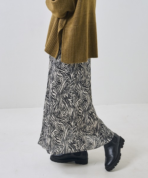 PUBLUX(パブリュクス)の「ゼブラ柄ロングスカート(スカート・レディース・ブラック・マルチサイズ)」の11枚目の写真