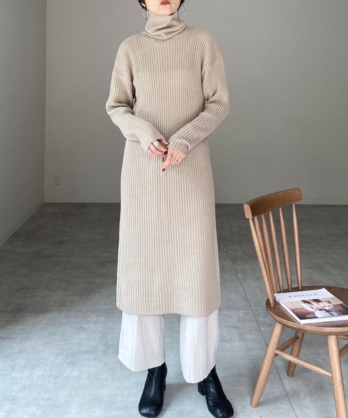 She's Closet(シーズクローゼット)の「前後2WAYハイネックタイトスリット長袖リブニットロングワンピース(ワンピース・レディース・ブラック/グリーン/グレイッシュベージュ・FREE)」の2枚目の写真