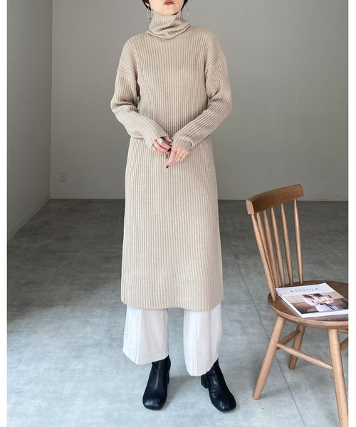 She's Closet(シーズクローゼット)の「前後2WAYハイネックタイトスリット長袖リブニットロングワンピース(ワンピース・レディース・ブラック/グリーン/グレイッシュベージュ・FREE)」の4枚目の写真