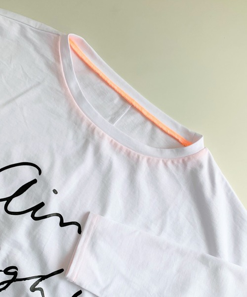 Q（キュー）の「ペイントロゴT（Tシャツ/カットソー・レディース・ブラック/アイボリー・MEDIUM）」の7枚目の写真