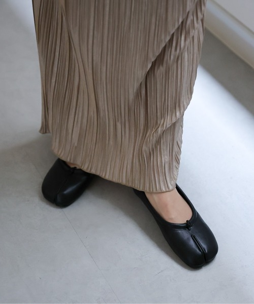 sakishimatokyo（サキシマトーキョー）の「タビパンプス / 足袋パンプス/足袋バレエシューズ（バレエシューズ・レディース・ベージュ/ブラウン/ブラック/オフホワイト/シルバー/グレイッシュベージュ・S/M/L）」の8枚目の写真
