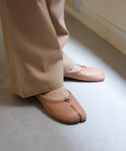 sakishimatokyo（サキシマトーキョー）の「タビパンプス / 足袋パンプス/足袋バレエシューズ（バレエシューズ・レディース・ベージュ/ブラウン/ブラック/オフホワイト/シルバー/グレイッシュベージュ・S/M/L）」の12枚目の写真