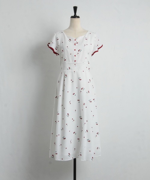 tocco closet(トッコ クローゼット)の「配色ライン入りフレアスリーブチェリープリントワンピース(ワンピース・レディース・ベージュ/オフホワイト・M)」の22枚目の写真