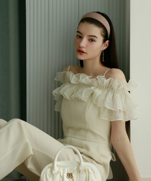 Seemi. byNICECLAUP（ シーミーバイナイスクラップ）の「【Seemi】シアーフリルポンチトップス（シャツ/ブラウス・レディース・ピンク/オフホワイト/ブラック・FREE）」の2枚目の写真