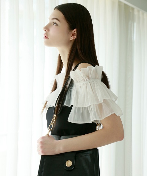 Seemi. byNICECLAUP（ シーミーバイナイスクラップ）の「【Seemi】シアーフリルポンチトップス（シャツ/ブラウス・レディース・ピンク/オフホワイト/ブラック・FREE）」の8枚目の写真